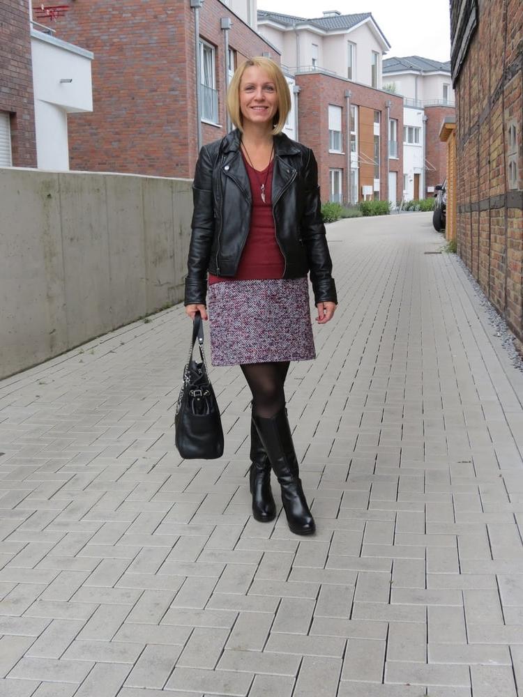 25P Milfs &amp; Gilfs wearing boots no.24