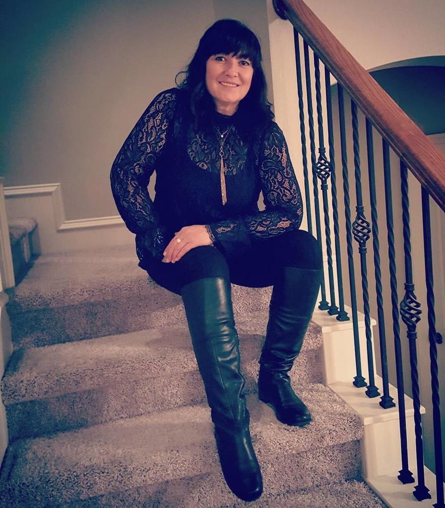 25P Milfs &amp; Gilfs wearing boots no.24