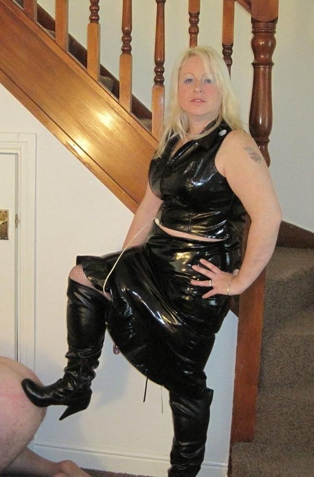 25P Milfs &amp; Gilfs wearing boots no.24