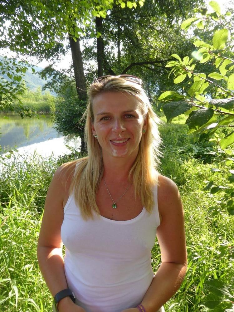 25P Hot Amateur Wife