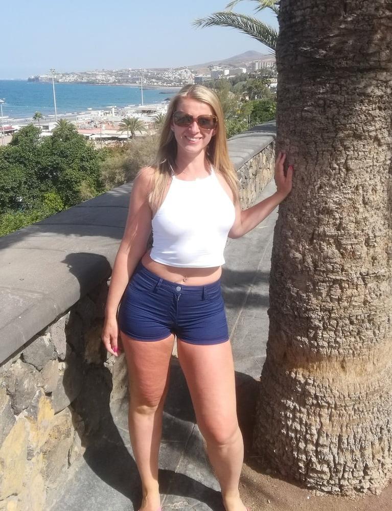 25P Hot Amateur Wife