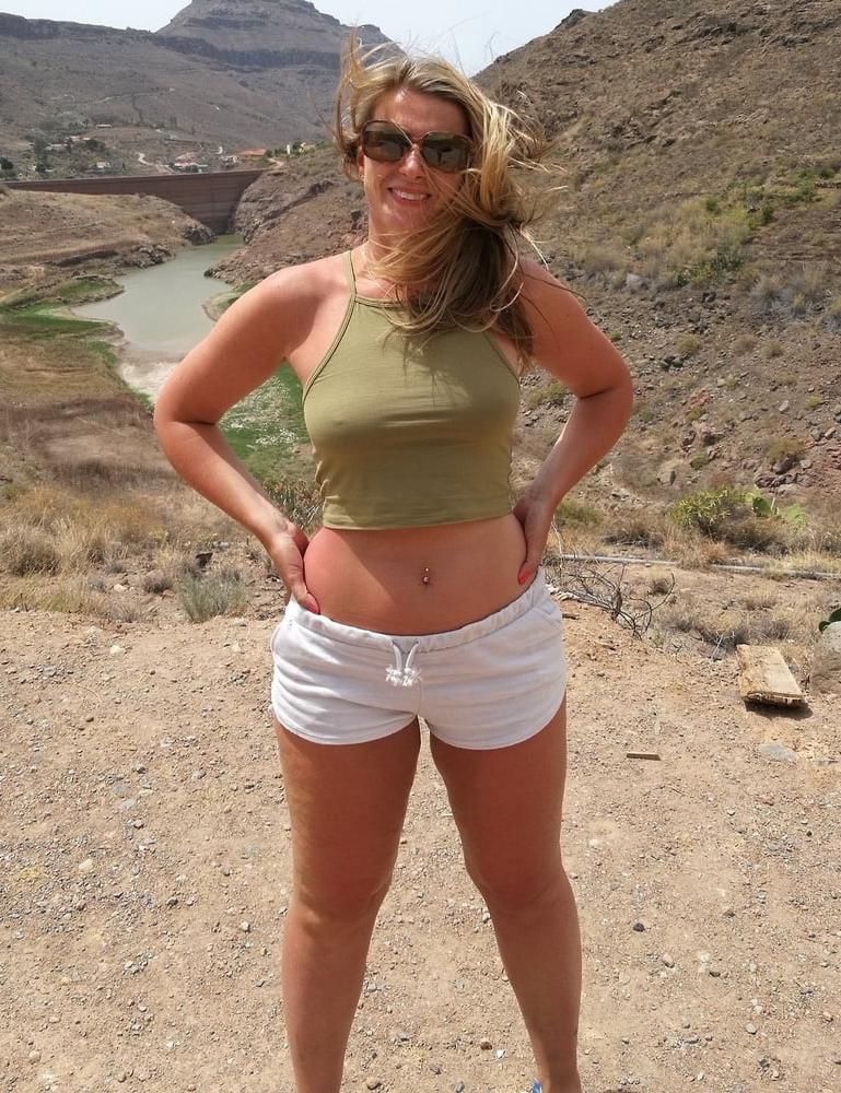 25P Hot Amateur Wife