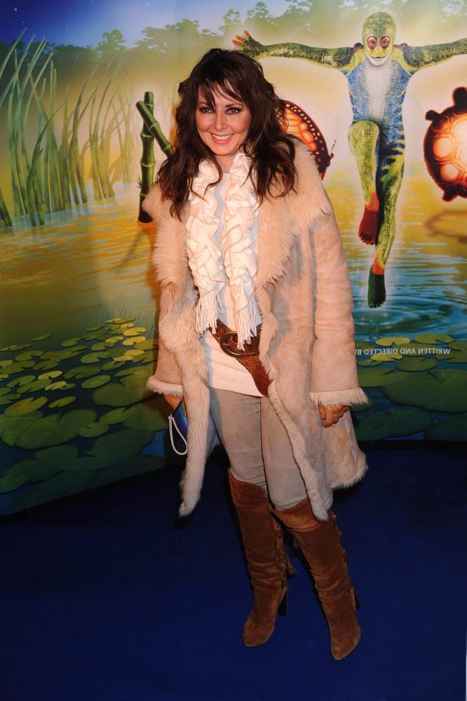 16P Carol Vorderman wearing Boots no.9