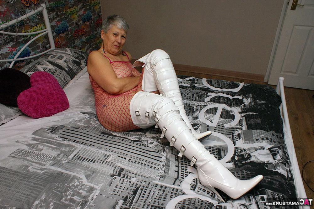 25P Milfs &amp; Gilfs wearing boots no.22