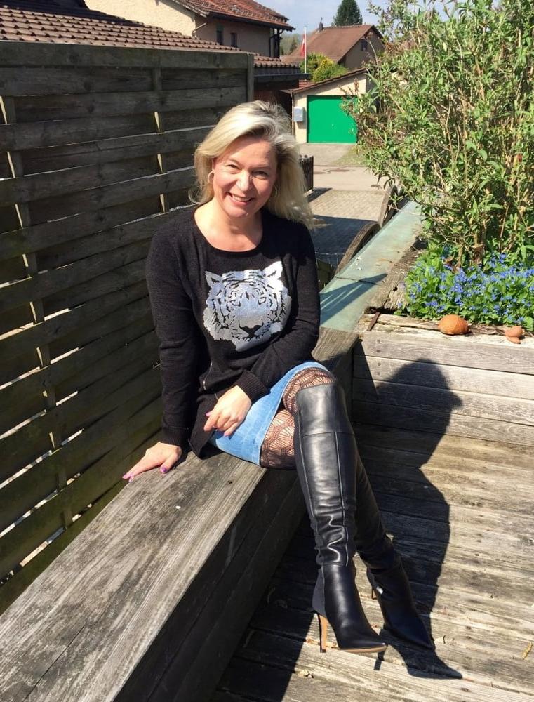 25P Milfs &amp; Gilfs wearing boots no.22