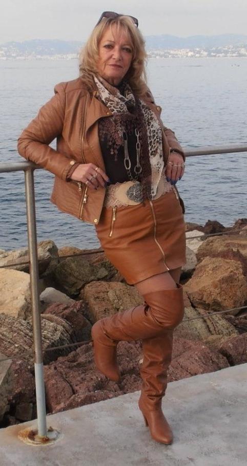 25P Milfs &amp; Gilfs wearing boots no.22
