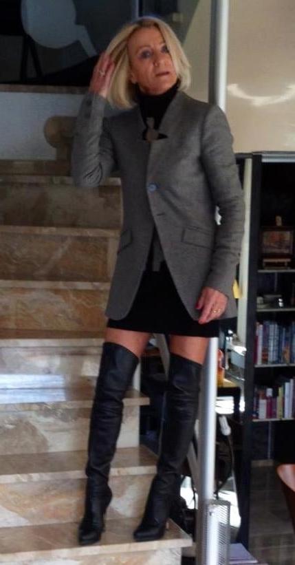 25P Milfs &amp; Gilfs wearing boots no.22
