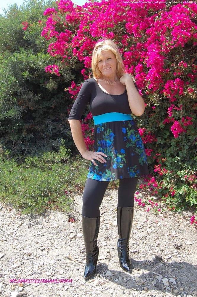 25P Milfs &amp; Gilfs wearing boots no.28