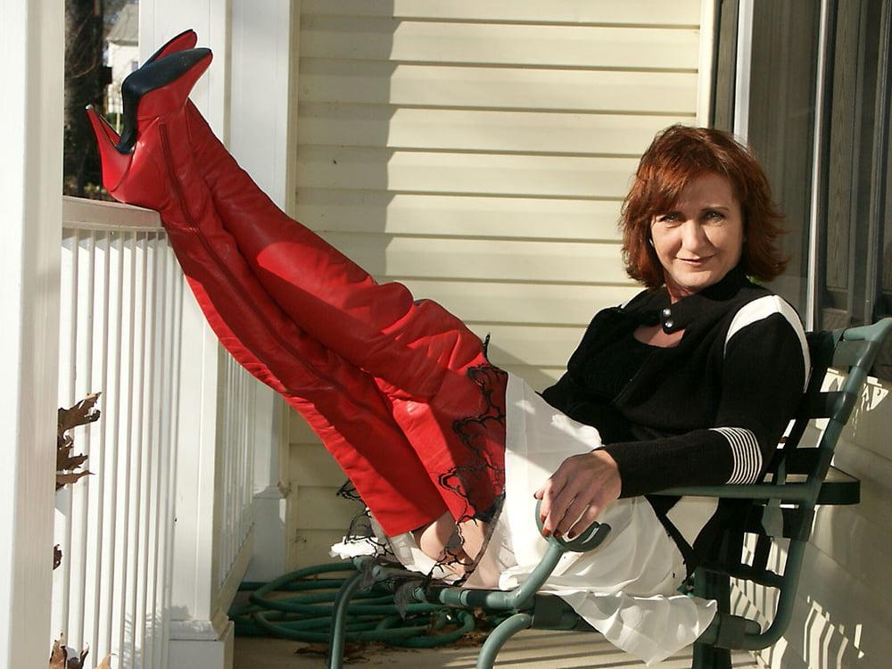 25P Milfs &amp; Gilfs wearing boots no.28