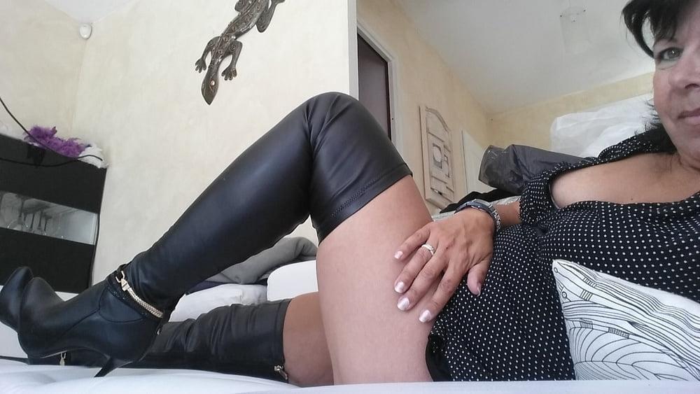 25P Milfs &amp; Gilfs wearing boots no.28