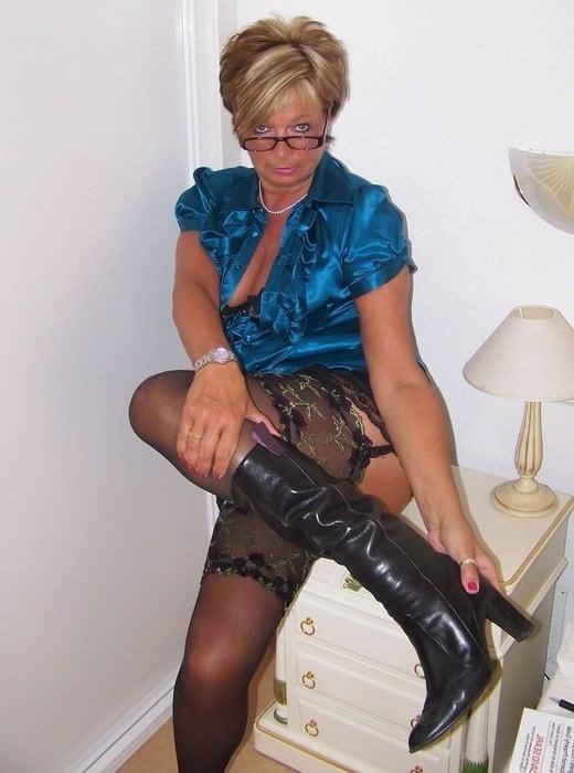 25P Milfs &amp; Gilfs wearing boots no.28