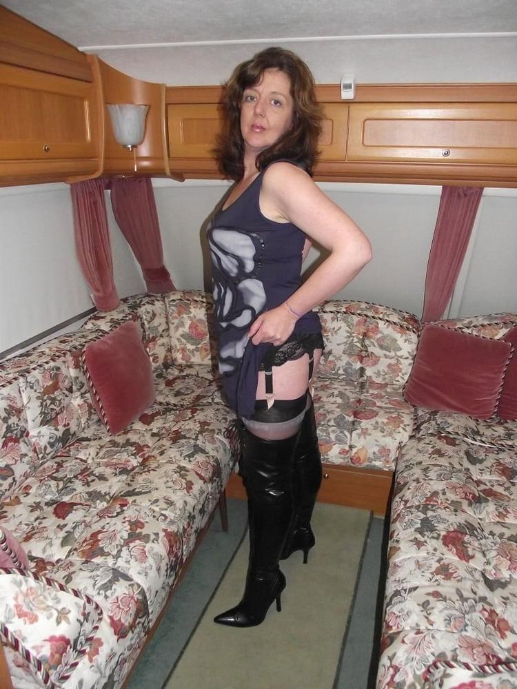 25P Milfs &amp; Gilfs wearing boots no.28