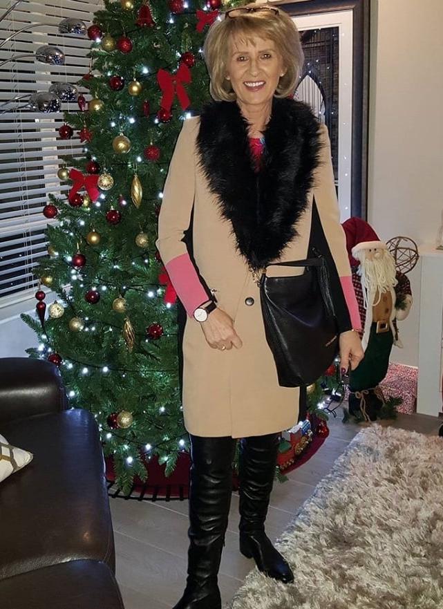 25P Milfs &amp; Gilfs wearing boots no.28