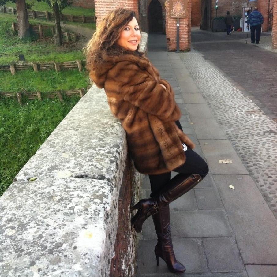 25P Milfs &amp; Gilfs wearing boots no.20