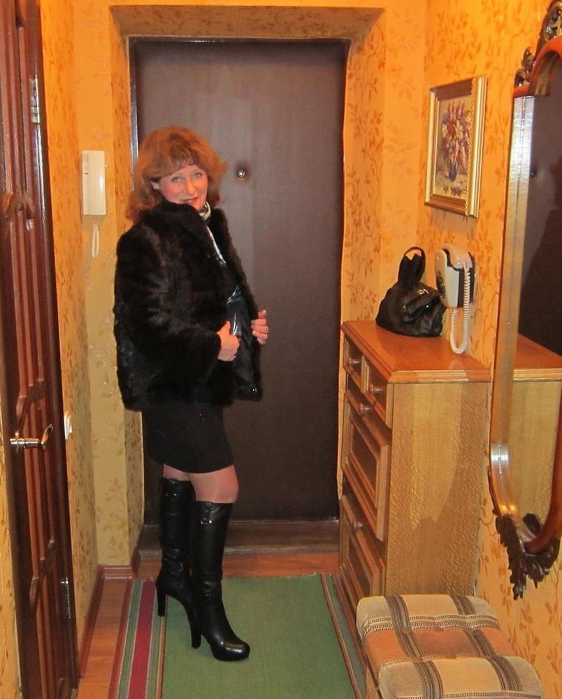 25P Milfs &amp; Gilfs wearing boots no.20
