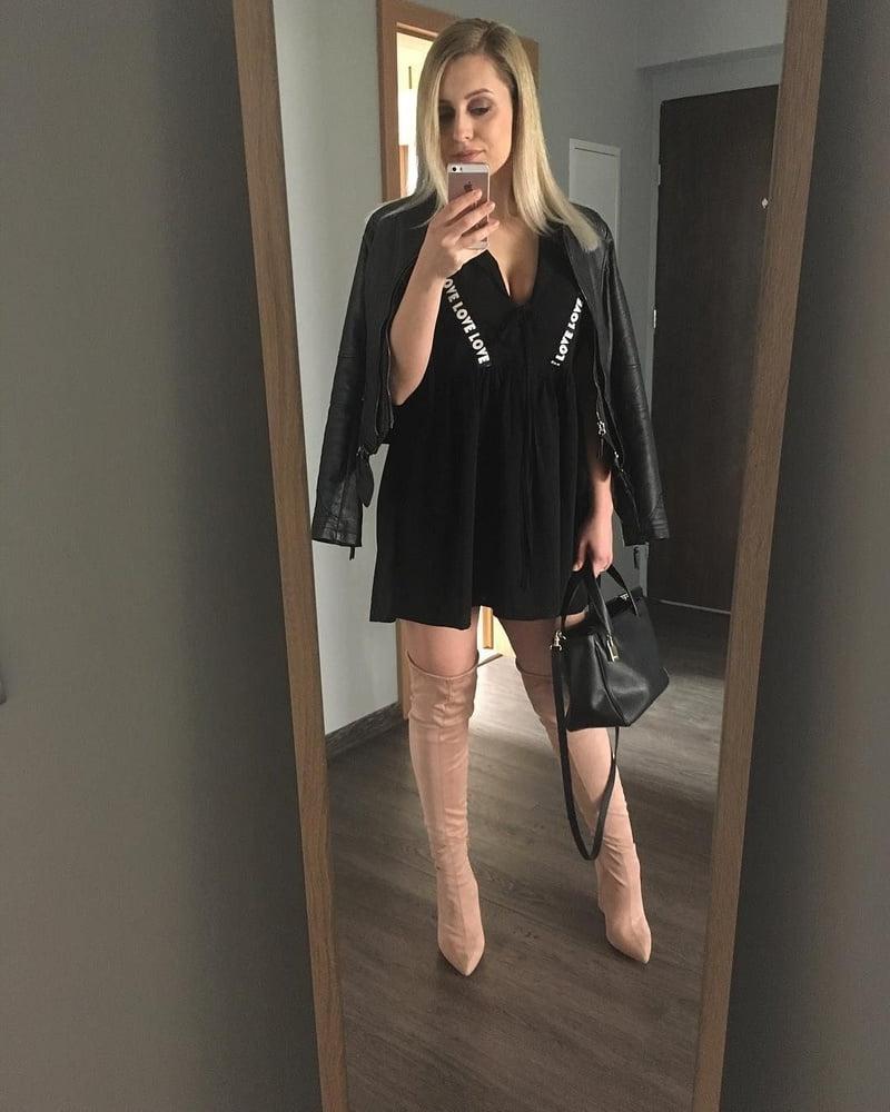 25P Milfs &amp; Gilfs wearing boots no.16