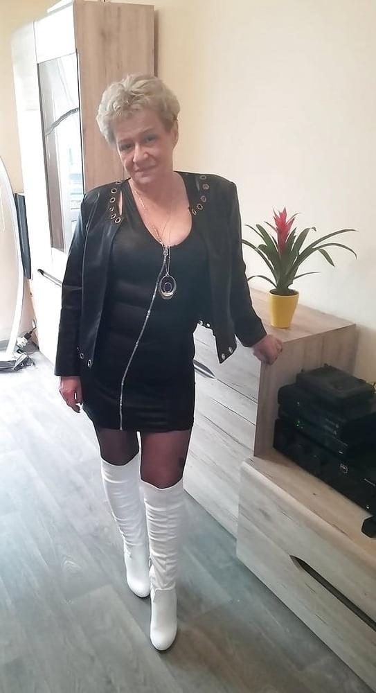 25P Milfs &amp; Gilfs wearing boots no.16