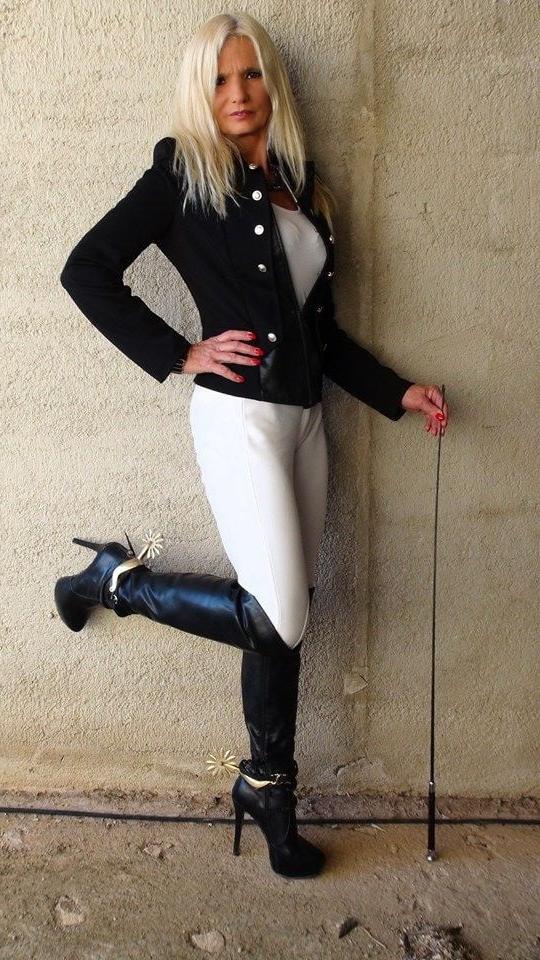 25P Milfs &amp; Gilfs wearing boots no.16