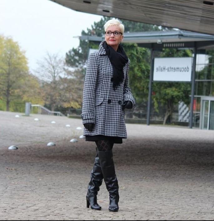 25P Milfs &amp; Gilfs wearing boots no.16
