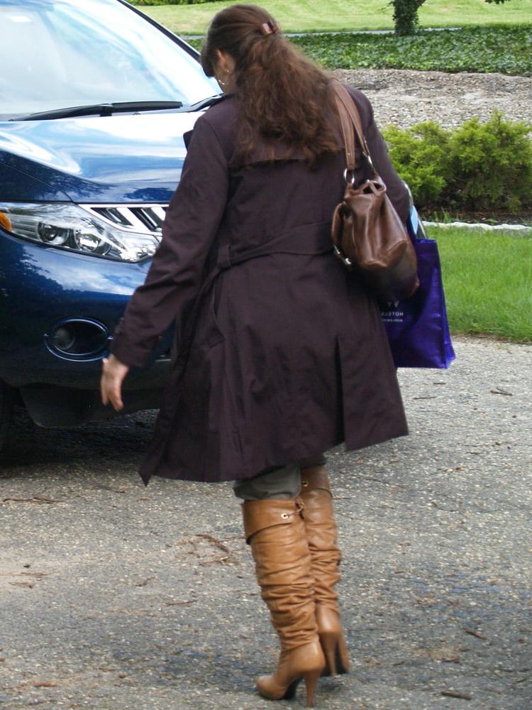 25P Milfs &amp; Gilfs wearing boots no.16