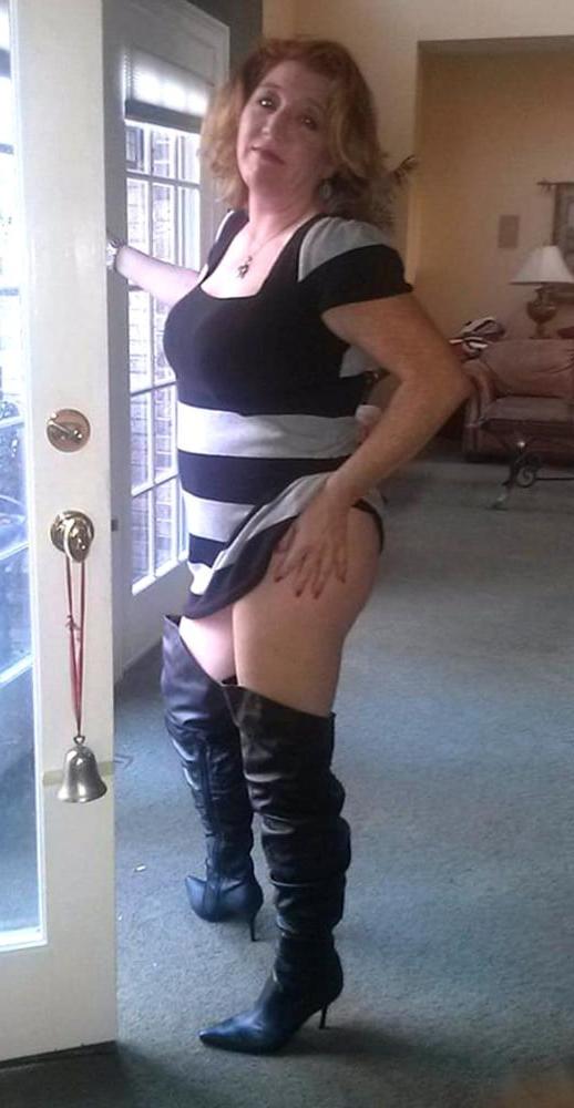 25P Milfs &amp; Gilfs wearing boots no.17