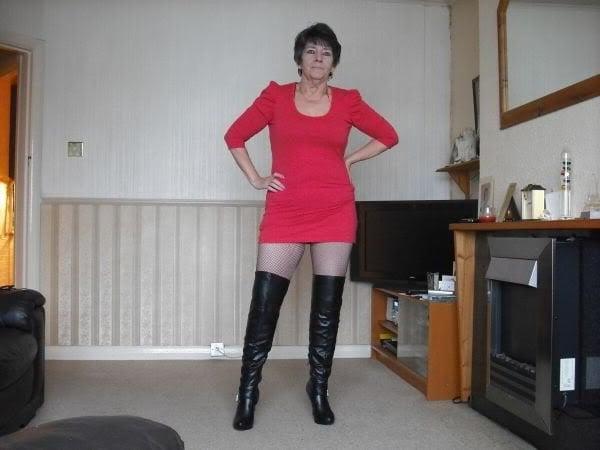25P Milfs &amp; Gilfs wearing boots no.17