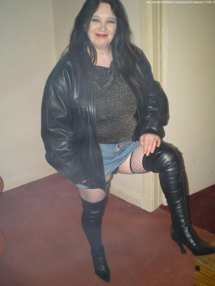25P Milfs &amp; Gilfs wearing boots no.17