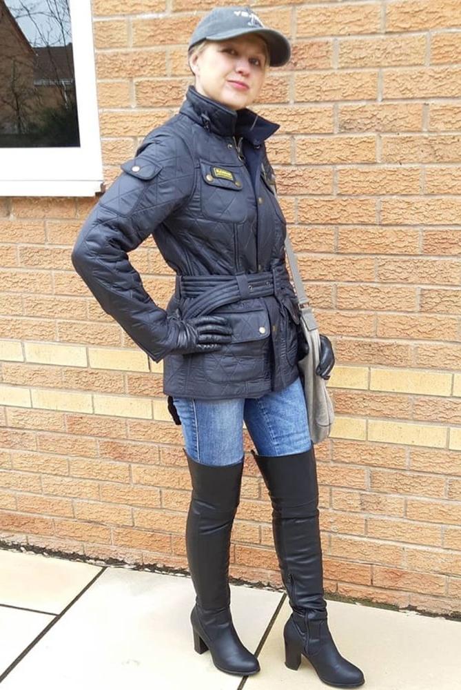 25P Insta Milfs &amp; Gilfs Wearing Boots no.15