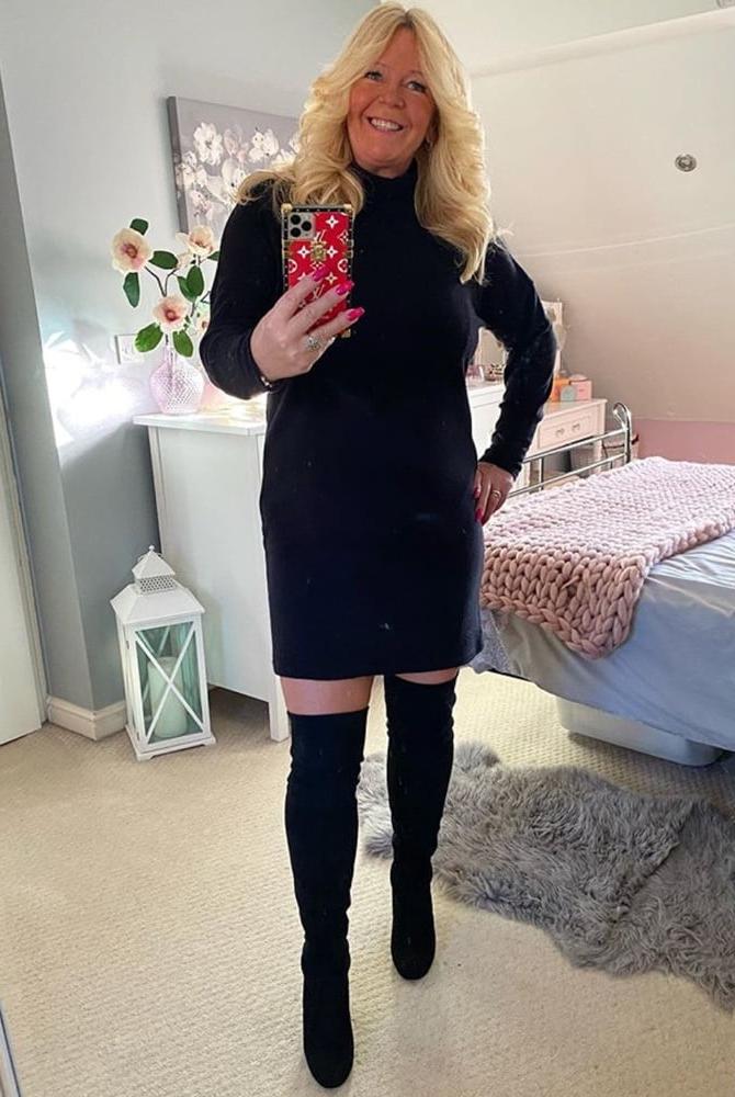 25P Insta Milfs &amp; Gilfs Wearing Boots no.15