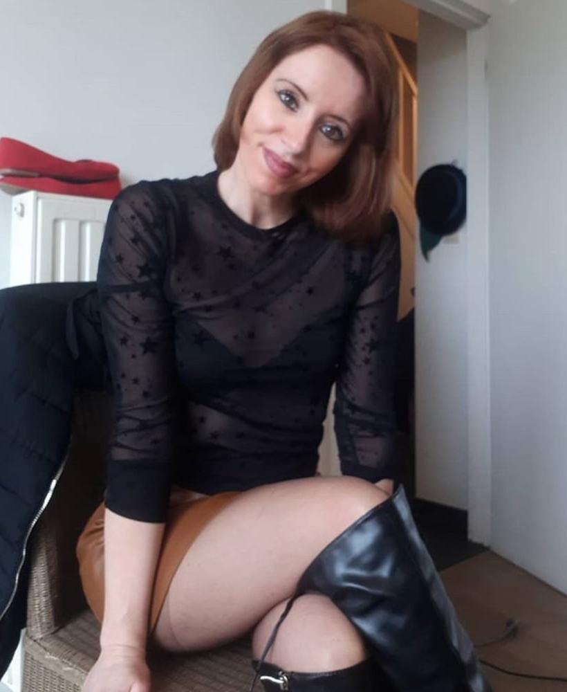 25P Insta Milfs &amp; Gilfs Wearing Boots no.15
