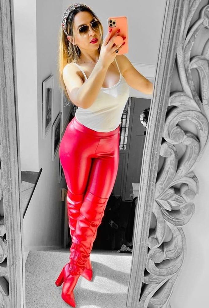 25P Insta Milfs &amp; Gilfs Wearing Boots no.15