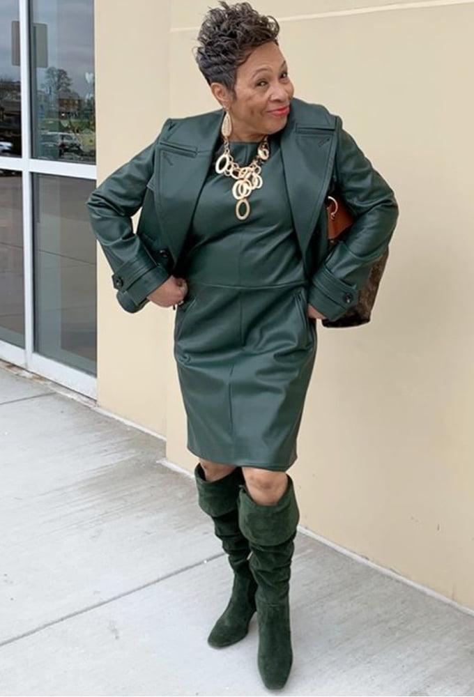 25P Insta Milfs &amp; Gilfs Wearing Boots no.15