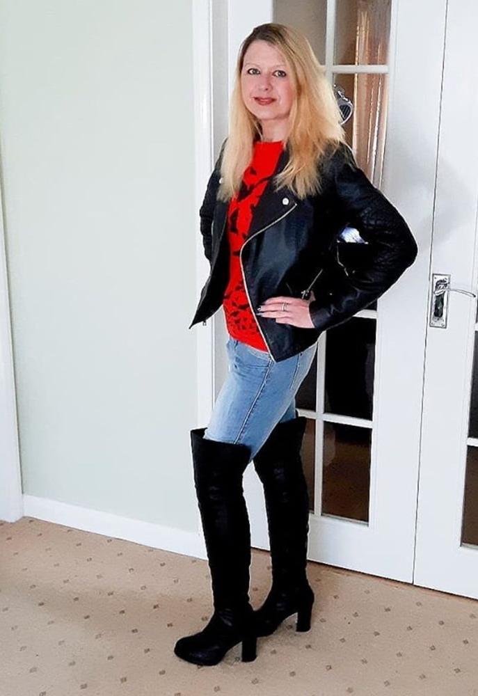 25P Insta Milfs &amp; Gilfs Wearing Boots no.15