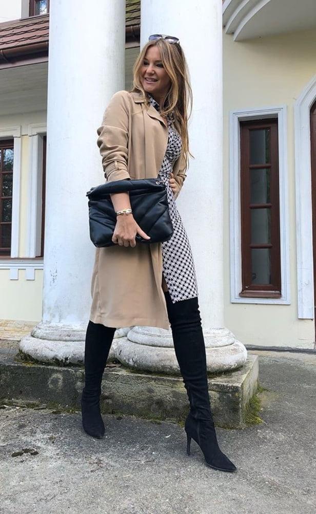 25P Insta Milfs &amp; Gilfs Wearing Boots no.15