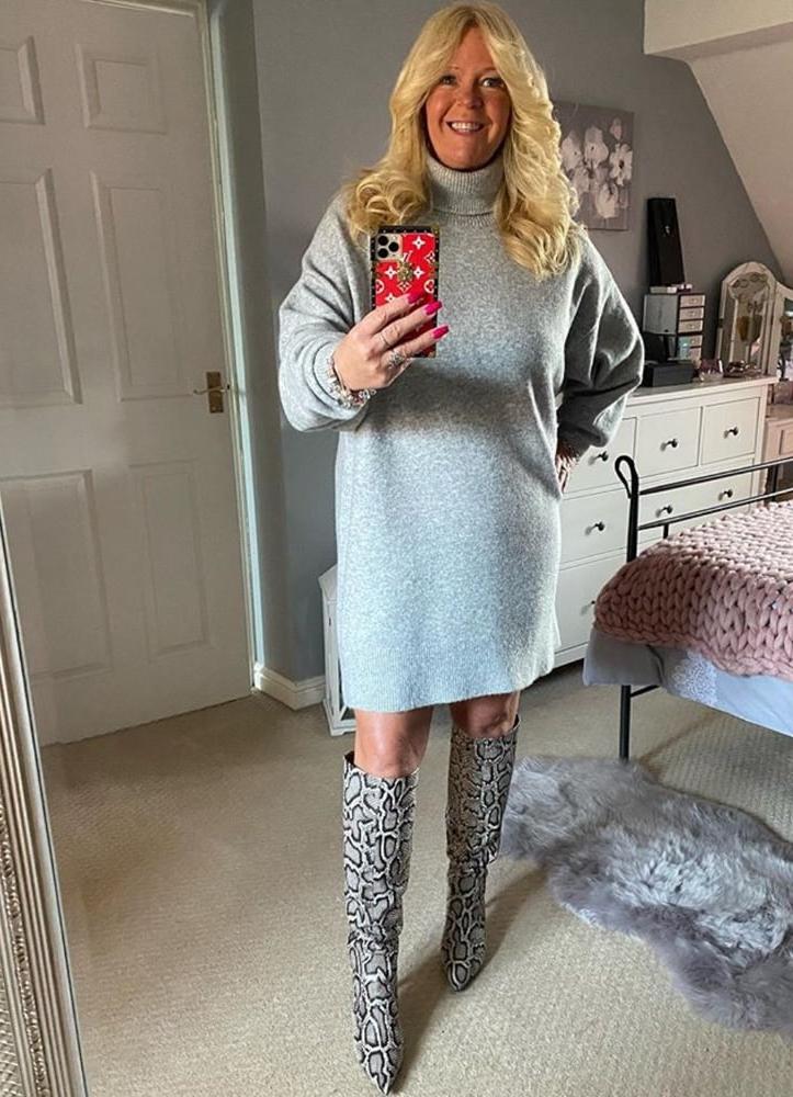25P Insta Milfs &amp; Gilfs Wearing Boots no.15