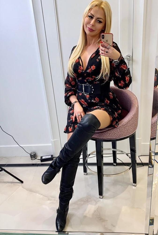 25P Insta Milfs &amp; Gilfs Wearing Boots no.15