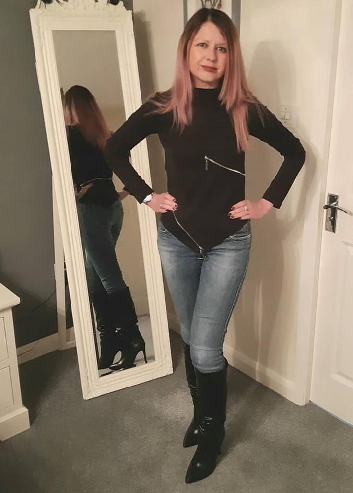 25P Insta Milfs &amp; Gilfs Wearing Boots no.15