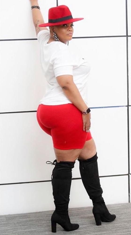 25P Insta Milfs &amp; Gilfs Wearing Boots no.12