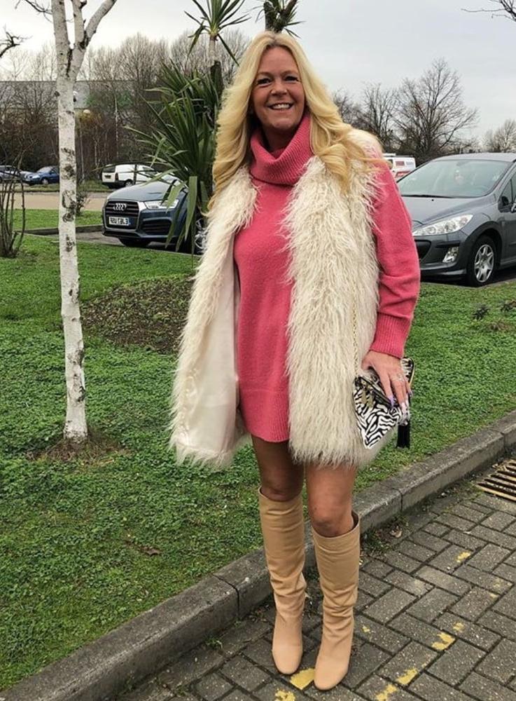 25P Insta Milfs &amp; Gilfs Wearing Boots no.12