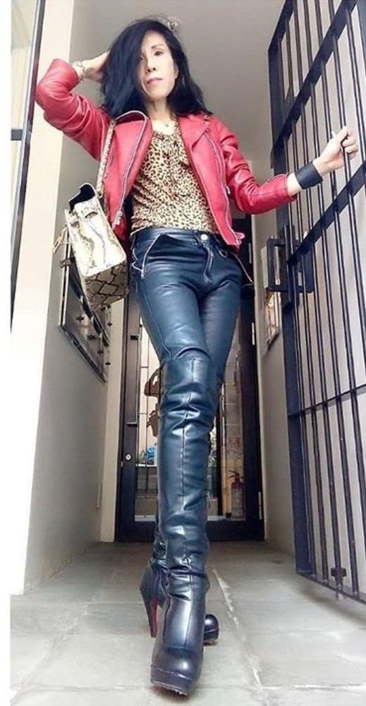 25P Insta Milfs &amp; Gilfs Wearing Boots no.12