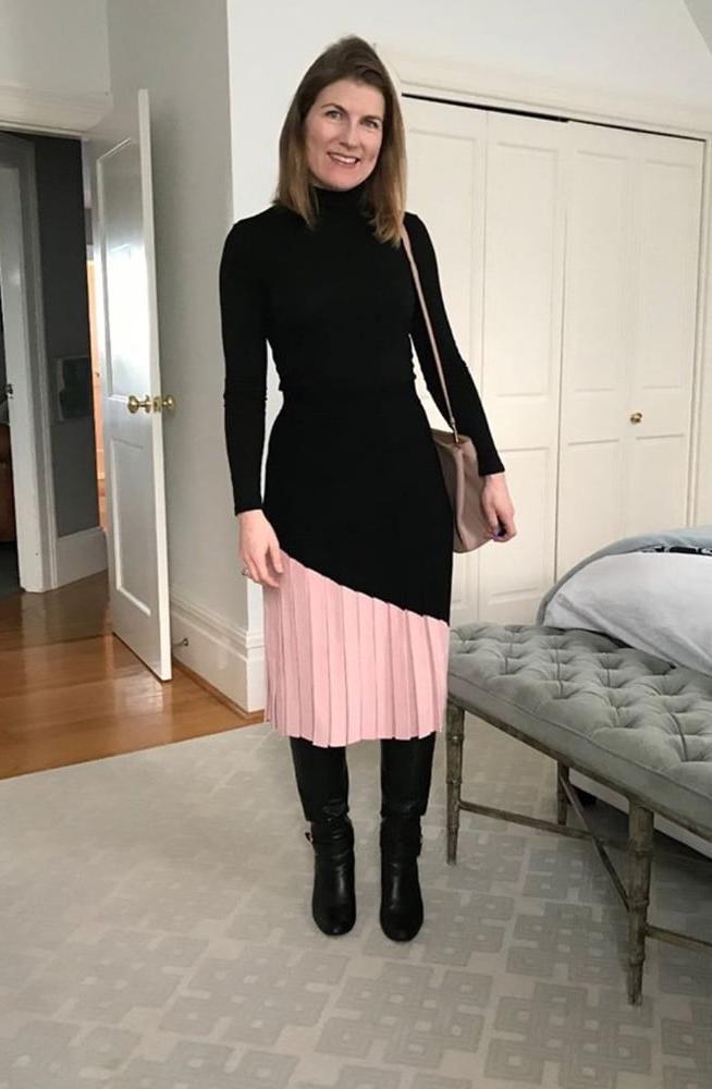25P Insta Milfs &amp; Gilfs wearing boots 9