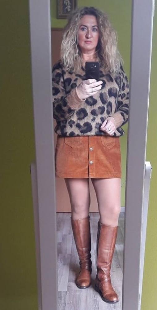 25P Insta Milfs &amp; Gilfs wearing boots 9