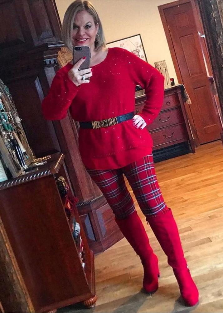25P Insta Milfs &amp; Gilfs wearing boots 9