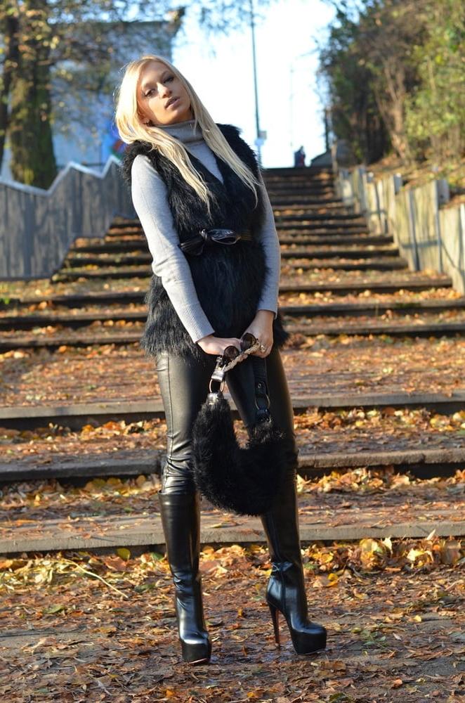 25P Milfs &amp; Gilfs wearing boots no.10