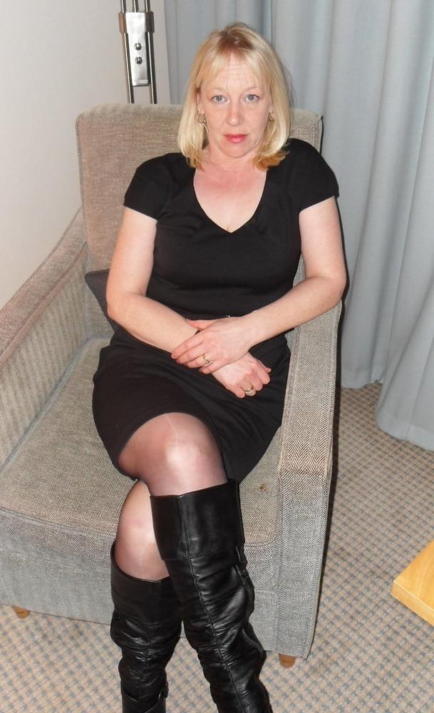 25P Milfs &amp; Gilfs wearing boots no.10