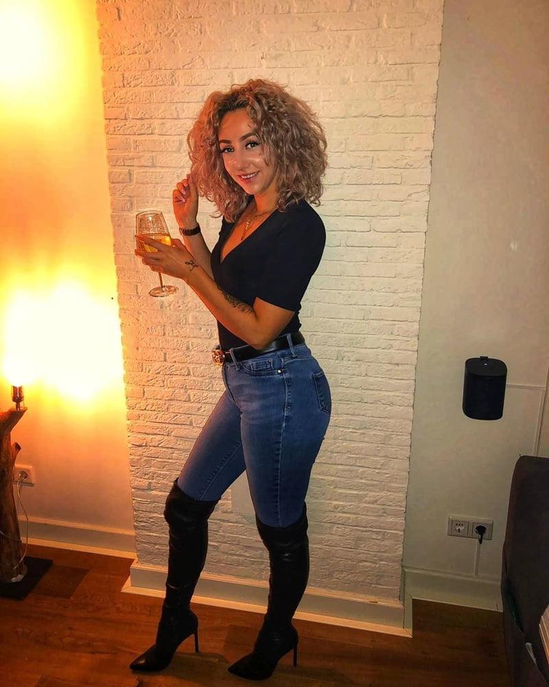 25P Milfs &amp; Gilfs wearing boots no.10