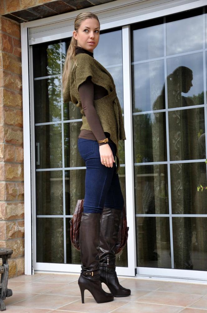 25P Milfs &amp; Gilfs wearing boots no.10