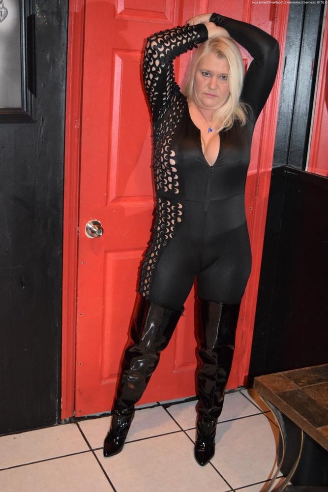 18P Milfs &amp; Gilfs wearing boots no.11