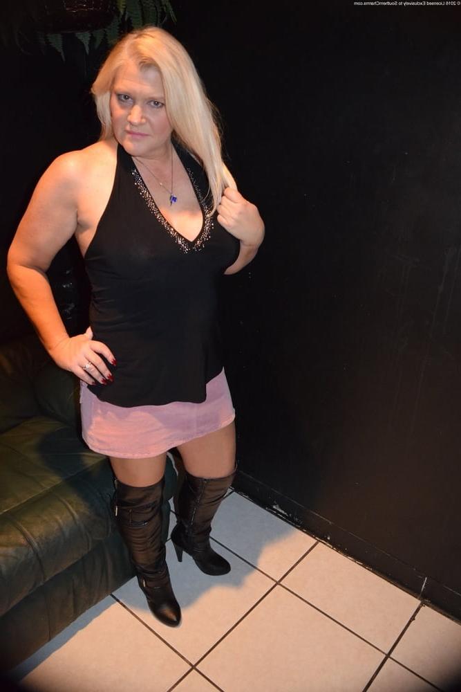 18P Milfs &amp; Gilfs wearing boots no.11