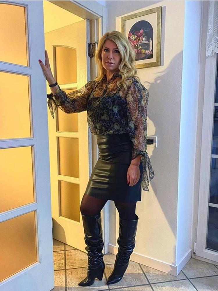25P Milfs &amp; Gilfs wearing boots no.41